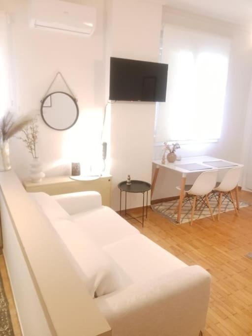 Beautiful Downtown Studio! 이오아니아 외부 사진